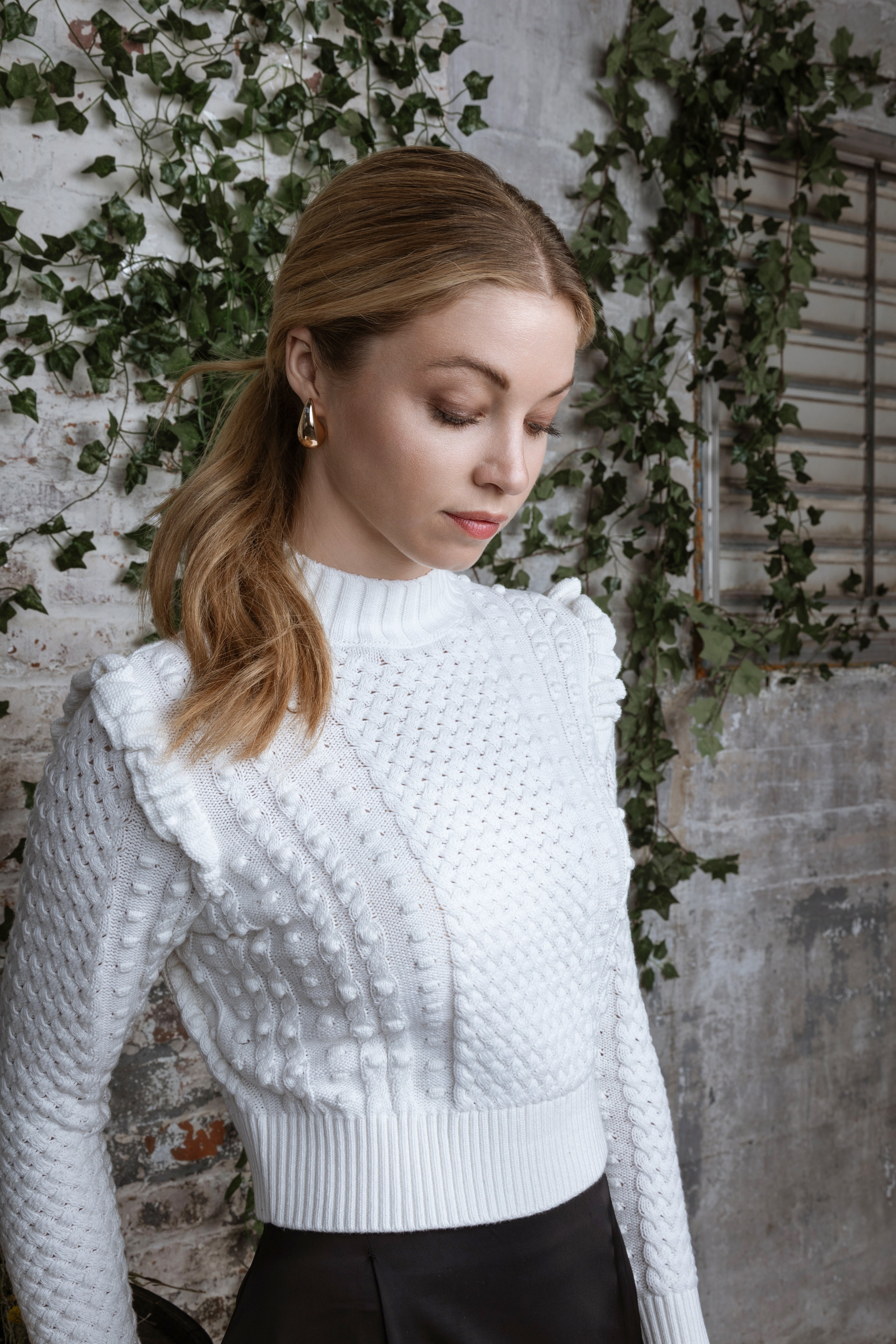 CREAM CABLEZZA SWEATER