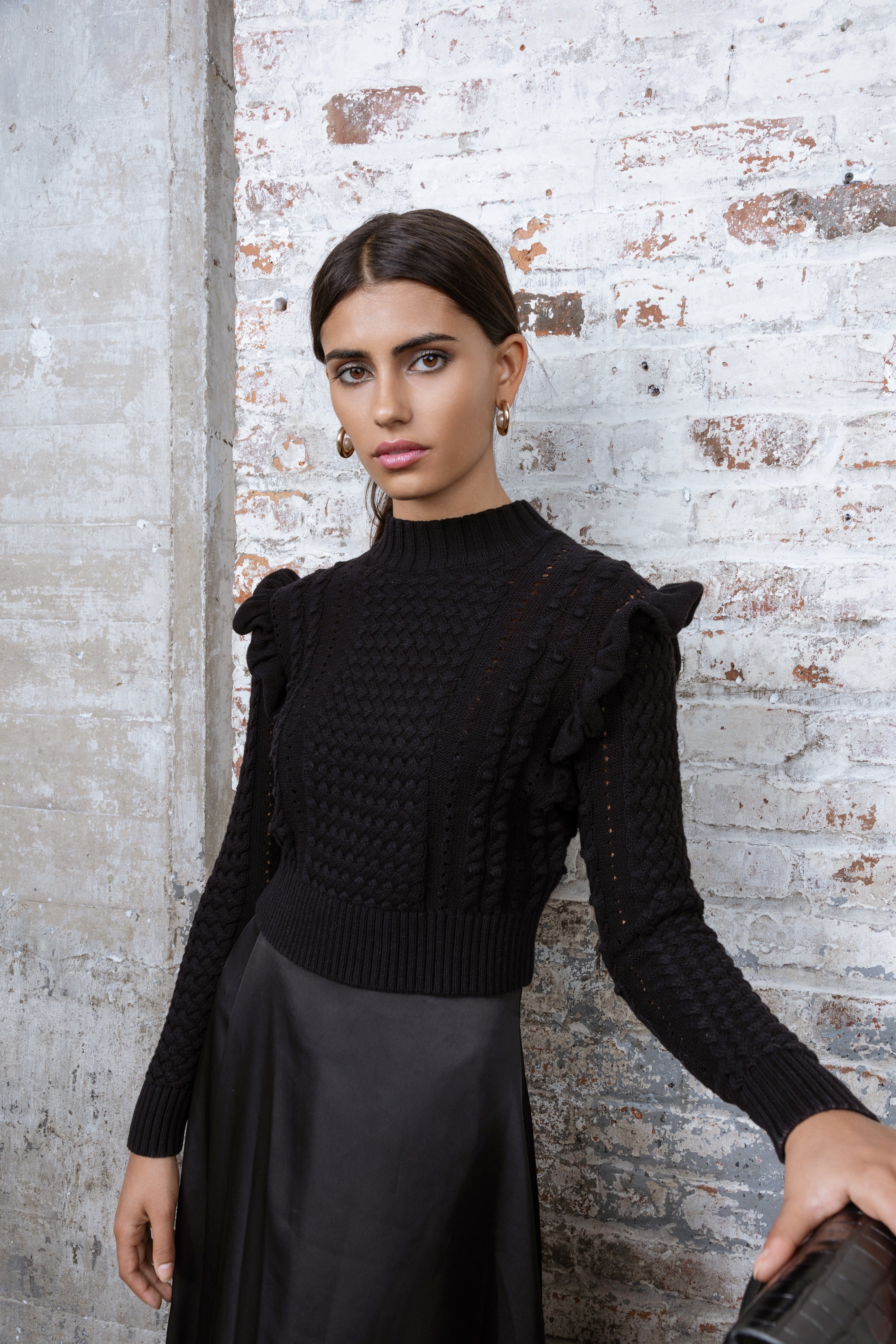 BLACK CABLEZZA SWEATER