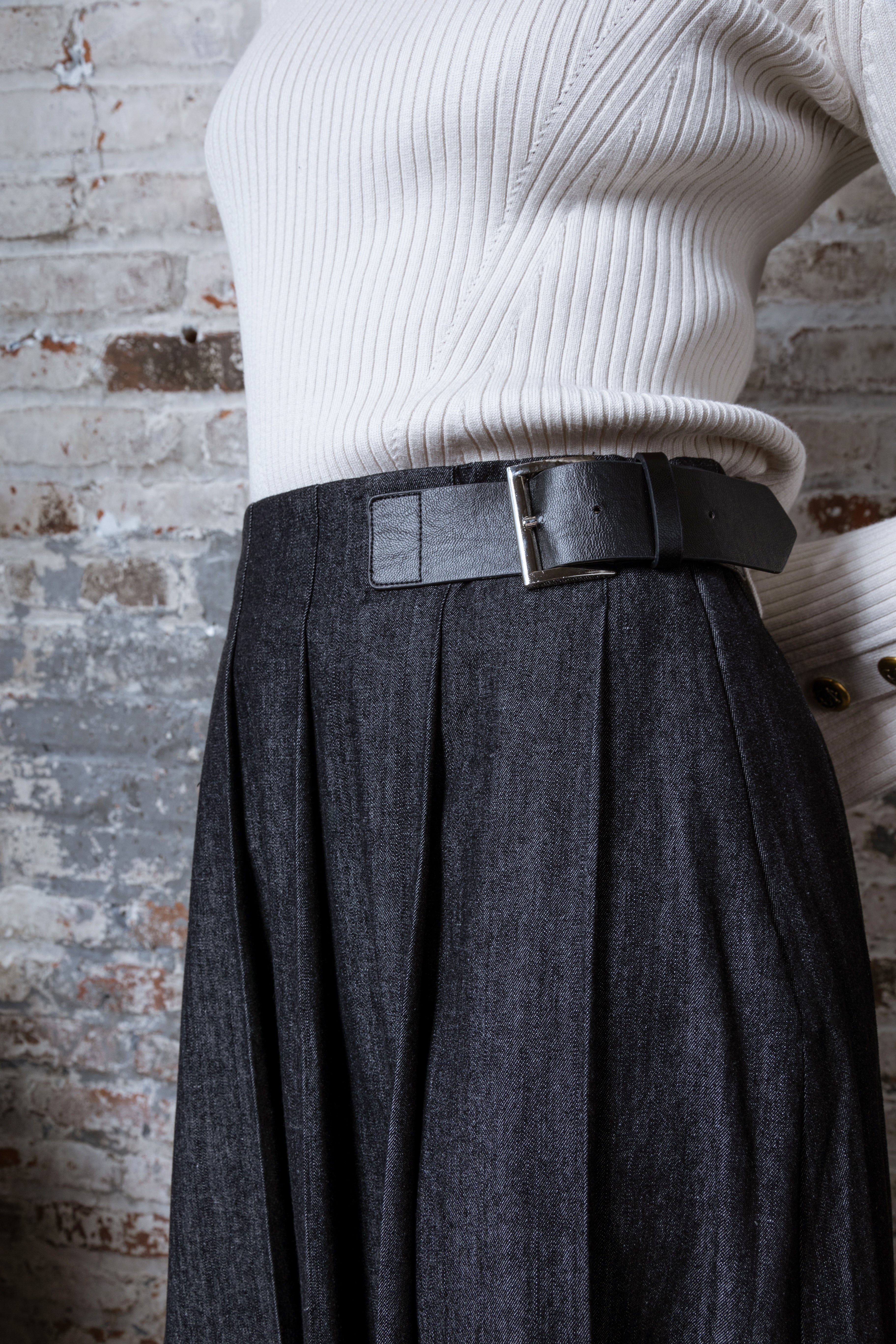 BLACK LUNA MIDI SKIRT