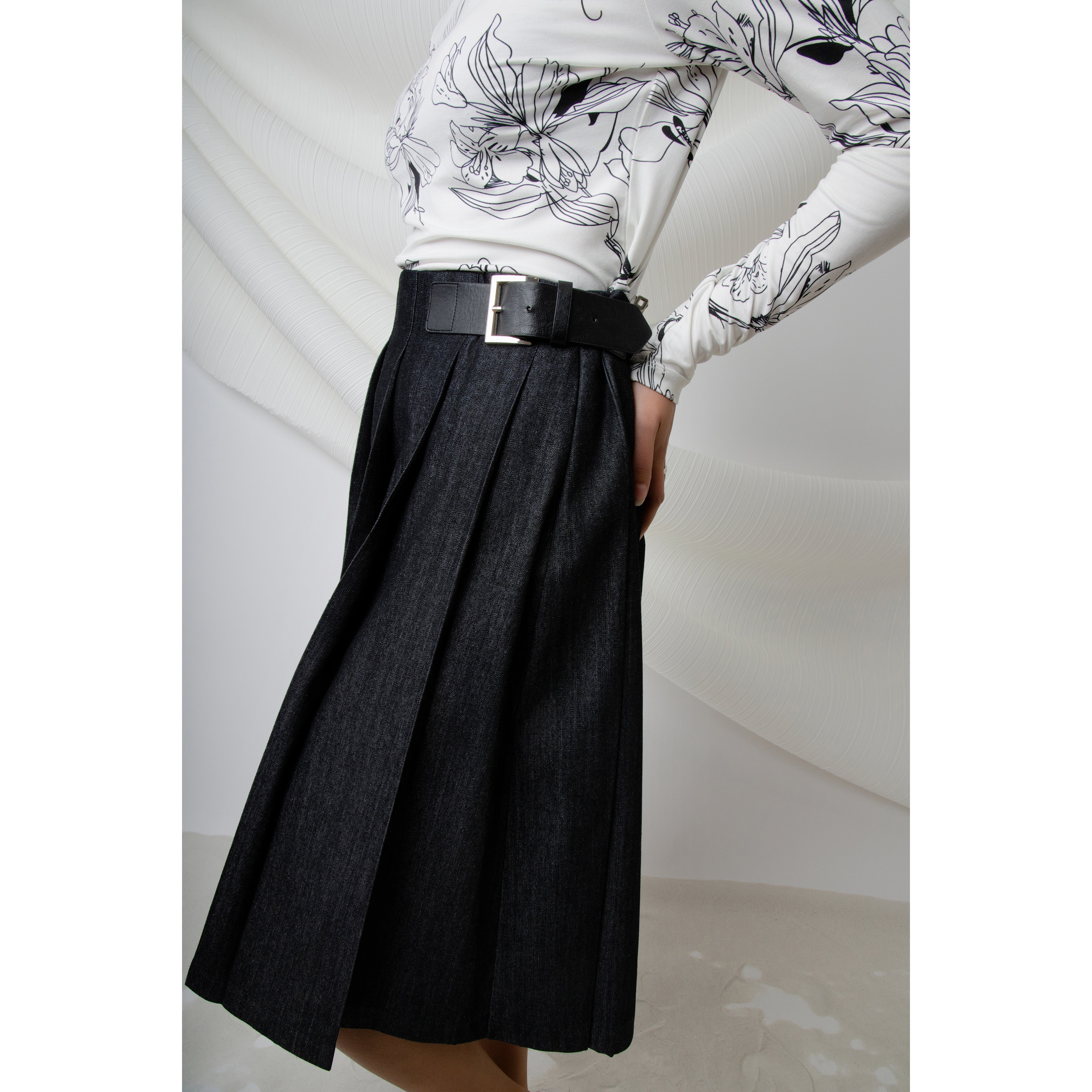 BLACK DENIM POLARIS SKIRT - 26"