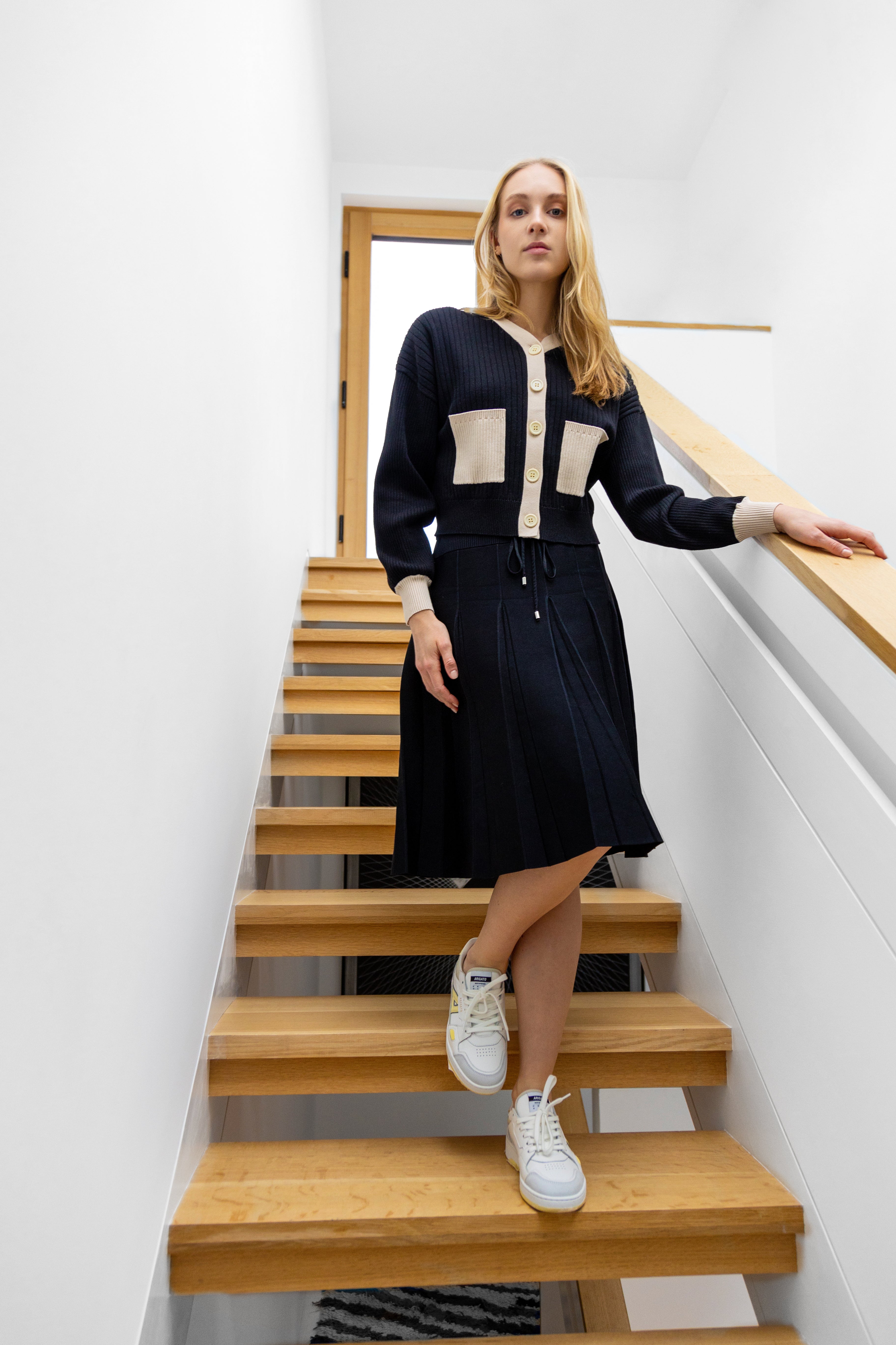 BLACK DRAWSTRING PLEATED SKIRT