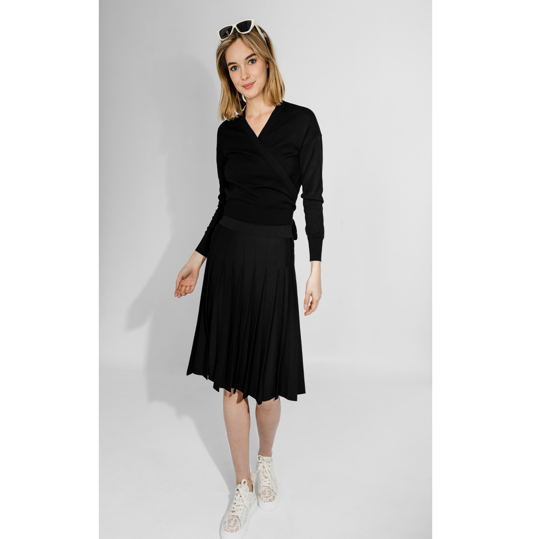 Black Structured Pleated Skirt