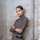 RUST PLAID FLORA ESSENT TURTLENECK
