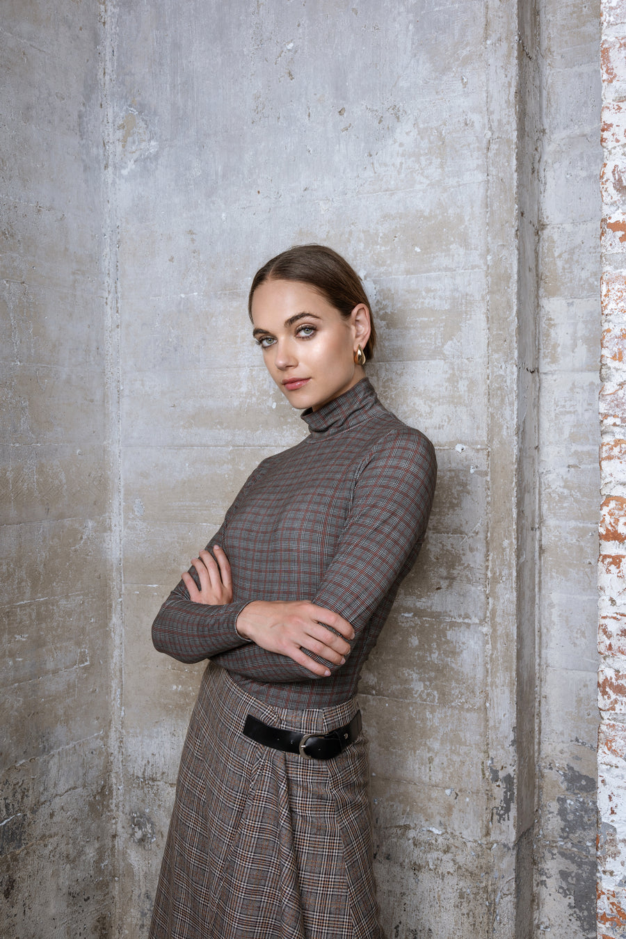 RUST PLAID FLORA ESSENT TURTLENECK