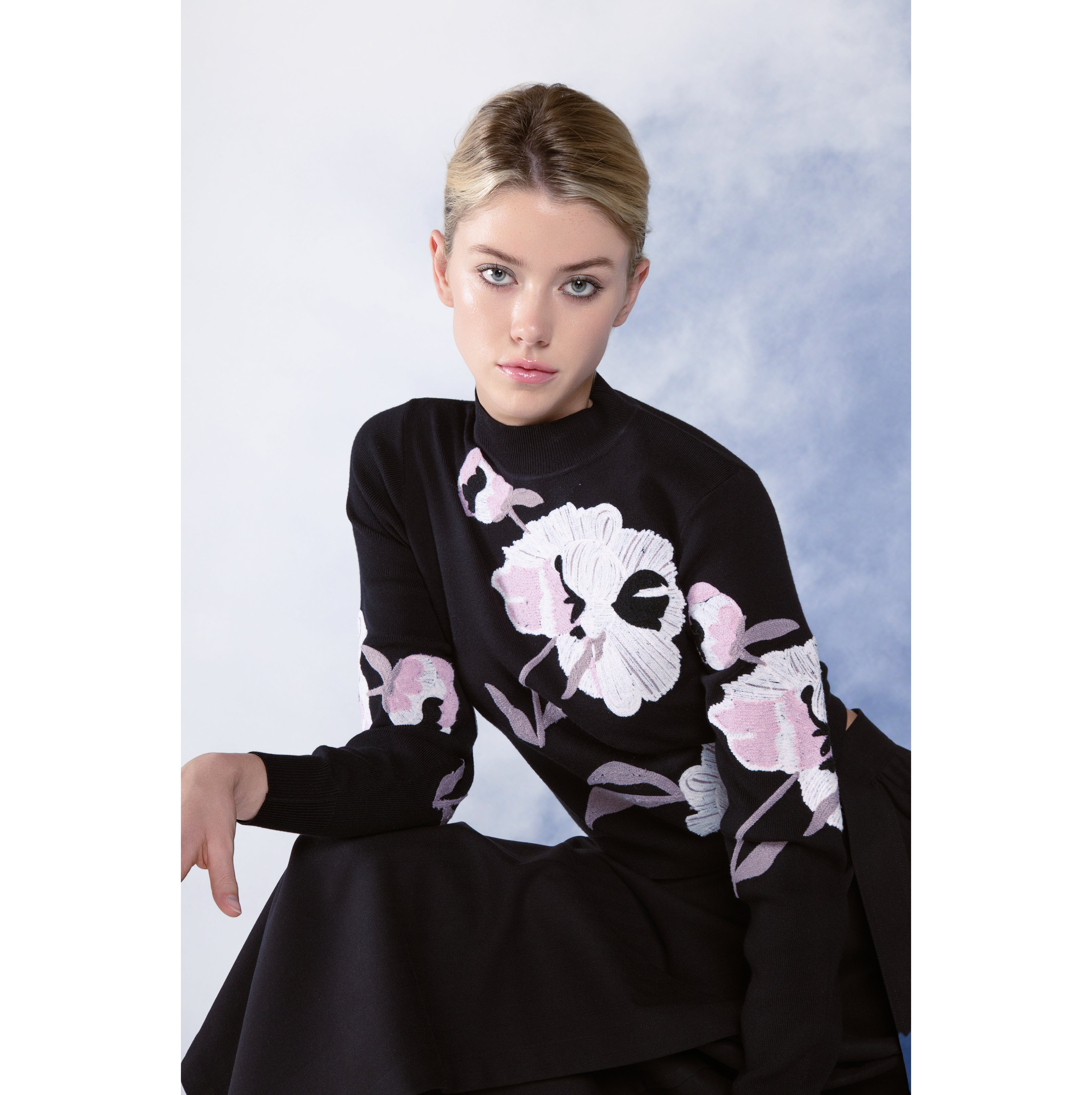 BLACK ROSIA SWEATER