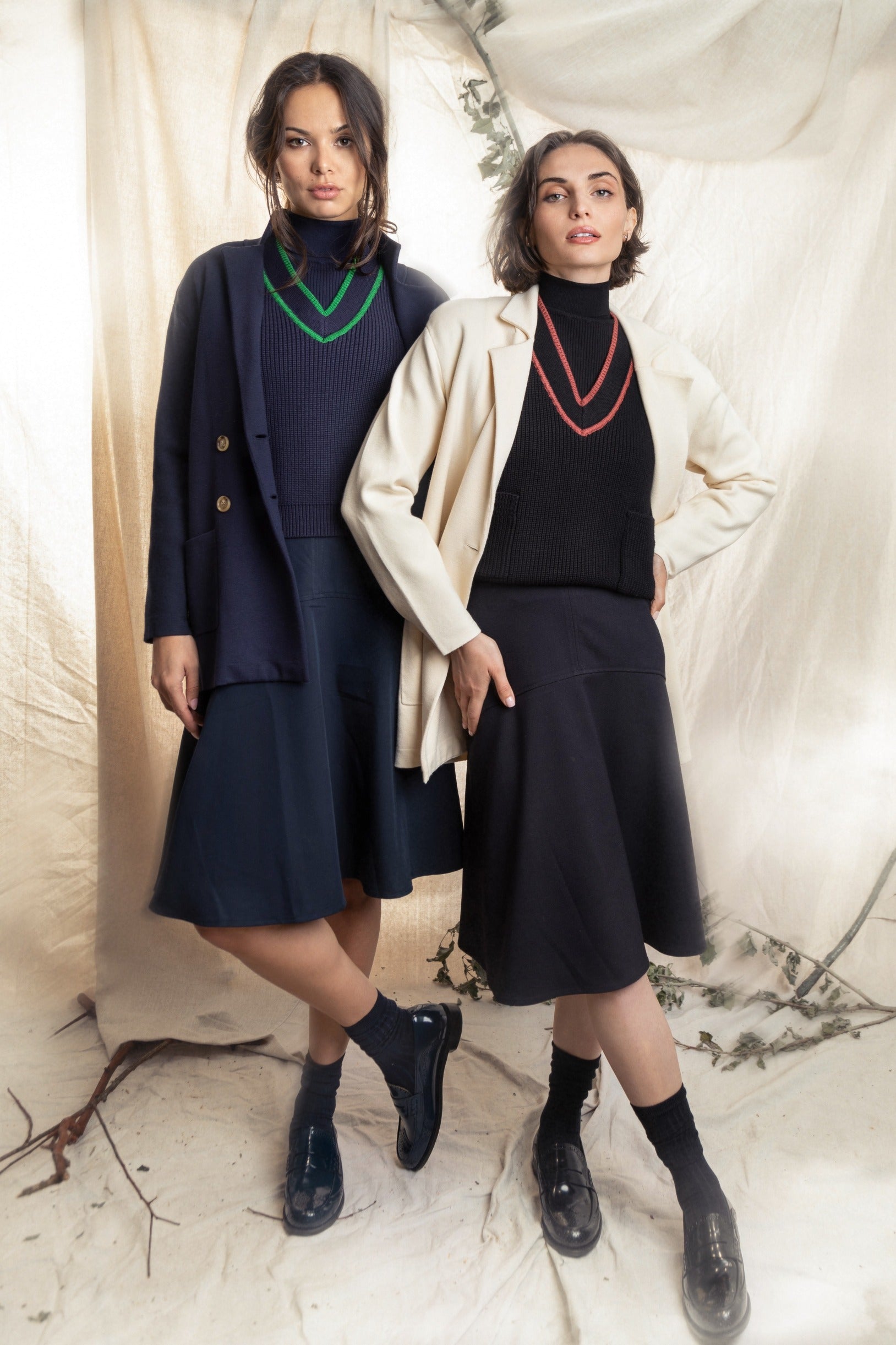 NAVY FLAIR SEAM SKIRT 23.5" in